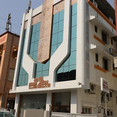 Hotel Pearl Navi Mumbai Eksteriør bilde
